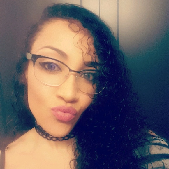 Meet your Posher, Jessica - Picture 3 of 3